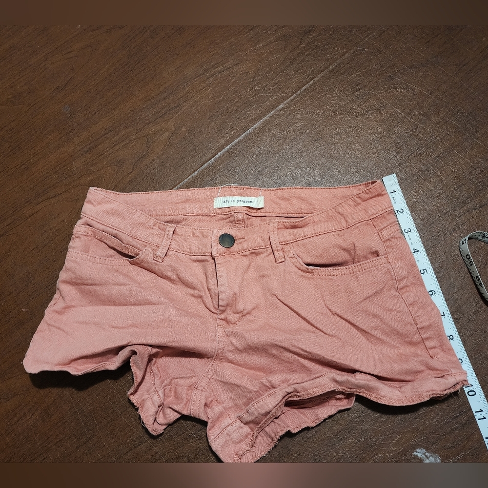 Life in Progress Coral Jean Shorts - Picture 2 of 6